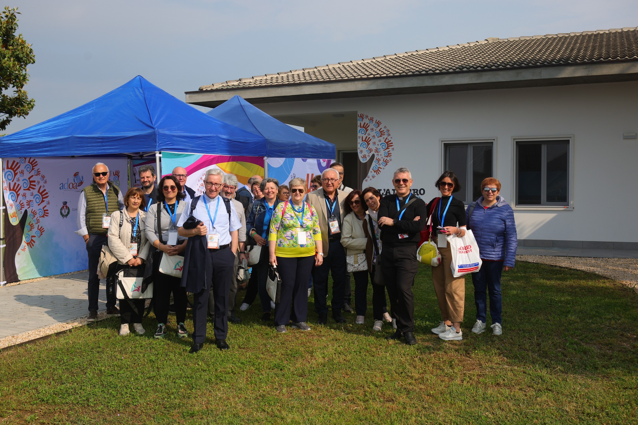 In convegnisti in tour in alcune strutture del territorio Veronese per toccare con mano esperienze organizzate del prendersi cura aderenti a…