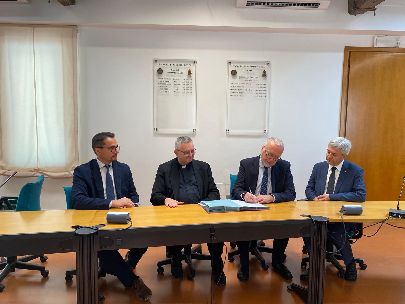 𝐔𝐧 𝐧𝐮𝐨𝐯𝐨 𝐩𝐚𝐭𝐭𝐨 𝐩𝐞𝐫 𝐢𝐥 𝐓𝐞𝐫𝐳𝐨 𝐒𝐞𝐭𝐭𝐨𝐫𝐞 

È stato siglato un accordo quadro tra Università degli Studi di Verona e ADOA per promuovere azioni c…