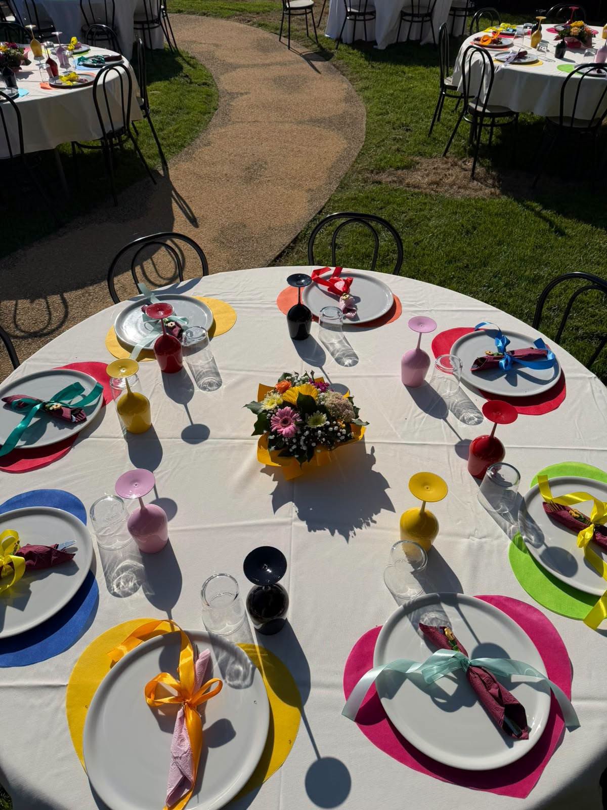 Un’esplosione di colori e di felicità, di sorrisi e belle persone, buon cibo e una location eccezionale! La festa alla Fondazione Marangoni …